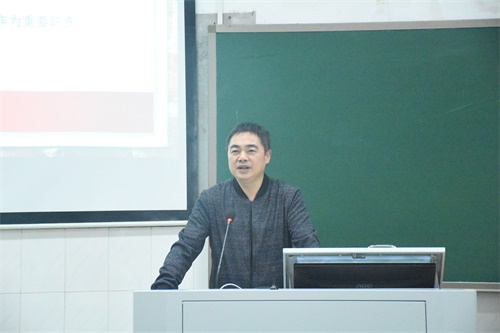 图为吴华云书记授课.JPG