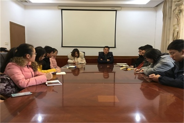 图为本科员工班团例会现场.jpg