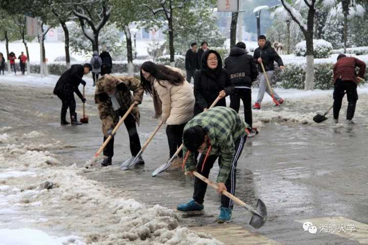 图为扫雪现场.jpg
