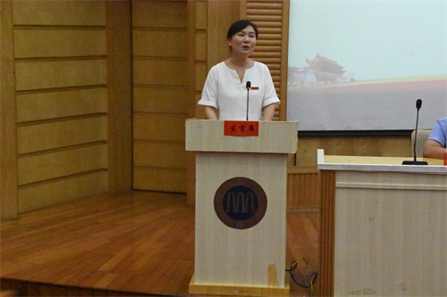 图为赵晓薇博士发言.JPG